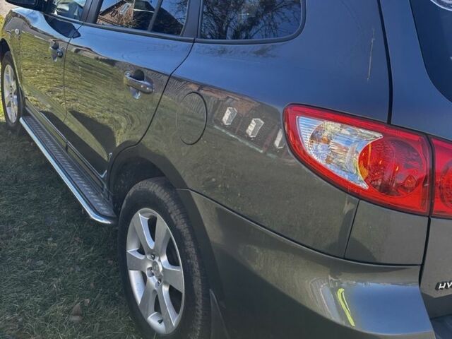 Серый Хендай Санта Фе, объемом двигателя 2.2 л и пробегом 350 тыс. км за 7157 $, фото 3 на Automoto.ua