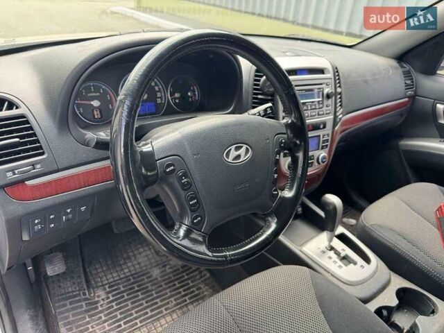 Серый Хендай Санта Фе, объемом двигателя 2.19 л и пробегом 260 тыс. км за 9100 $, фото 10 на Automoto.ua