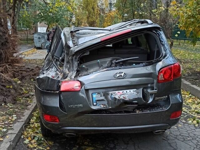Серый Хендай Санта Фе, объемом двигателя 2.2 л и пробегом 170 тыс. км за 5000 $, фото 1 на Automoto.ua