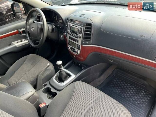 Серый Хендай Санта Фе, объемом двигателя 2.2 л и пробегом 313 тыс. км за 9700 $, фото 8 на Automoto.ua