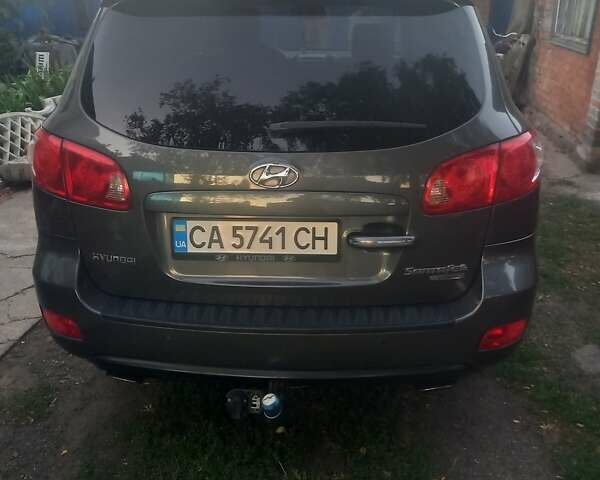 Серый Хендай Санта Фе, объемом двигателя 2.19 л и пробегом 231 тыс. км за 10000 $, фото 4 на Automoto.ua