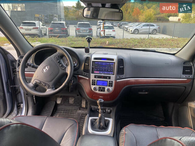 Серый Хендай Санта Фе, объемом двигателя 2.19 л и пробегом 334 тыс. км за 10000 $, фото 19 на Automoto.ua