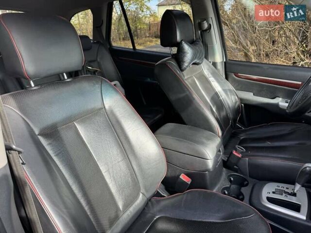 Серый Хендай Санта Фе, объемом двигателя 2.2 л и пробегом 232 тыс. км за 10500 $, фото 16 на Automoto.ua