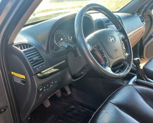 Серый Хендай Санта Фе, объемом двигателя 2.7 л и пробегом 197 тыс. км за 8600 $, фото 14 на Automoto.ua