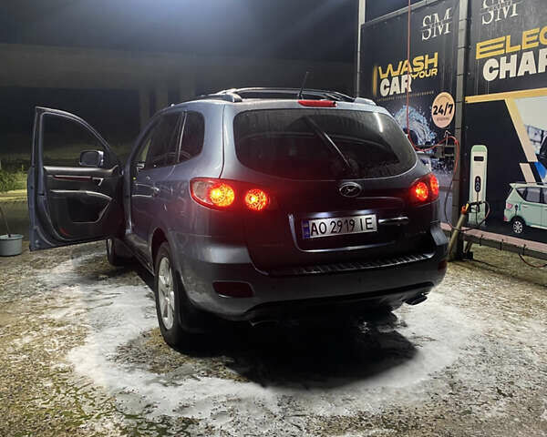 Серый Хендай Санта Фе, объемом двигателя 2.19 л и пробегом 334 тыс. км за 10000 $, фото 28 на Automoto.ua