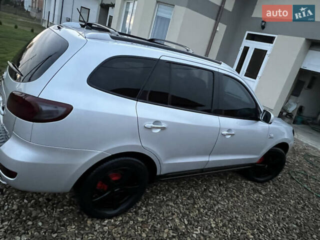 Серый Хендай Санта Фе, объемом двигателя 2.2 л и пробегом 205 тыс. км за 10300 $, фото 12 на Automoto.ua