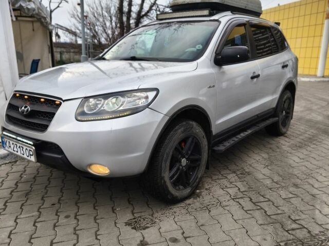 Серый Хендай Санта Фе, объемом двигателя 2.7 л и пробегом 273 тыс. км за 10500 $, фото 1 на Automoto.ua