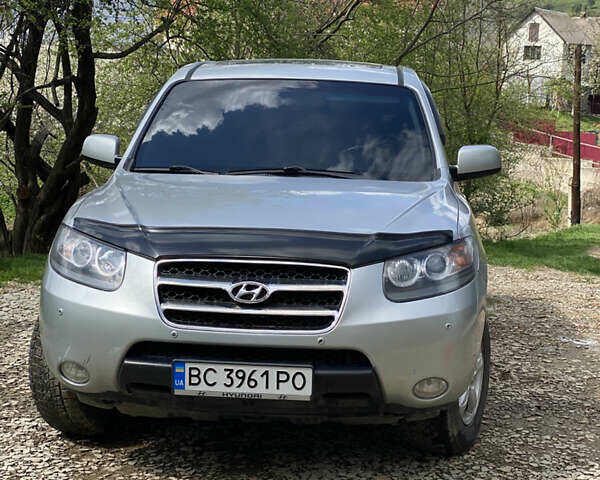 Серый Хендай Санта Фе, объемом двигателя 2.7 л и пробегом 245 тыс. км за 8800 $, фото 2 на Automoto.ua