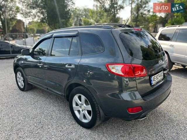 Серый Хендай Санта Фе, объемом двигателя 2.2 л и пробегом 313 тыс. км за 9700 $, фото 5 на Automoto.ua