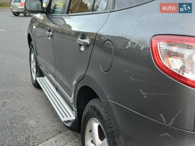 Серый Хендай Санта Фе, объемом двигателя 2.19 л и пробегом 288 тыс. км за 8950 $, фото 11 на Automoto.ua