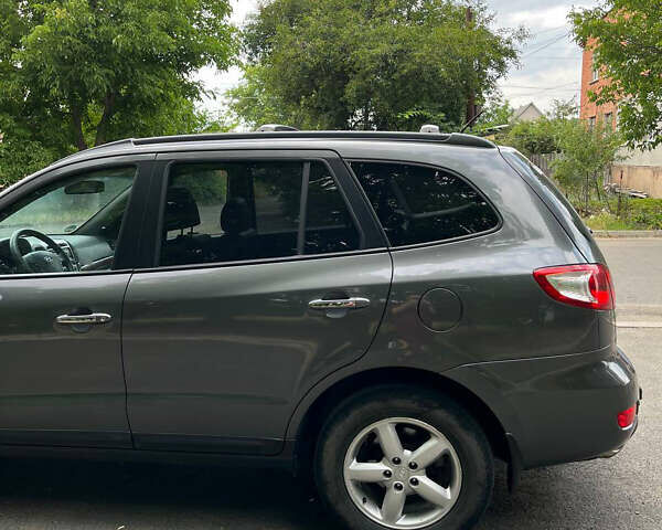 Серый Хендай Санта Фе, объемом двигателя 2.19 л и пробегом 285 тыс. км за 9800 $, фото 2 на Automoto.ua