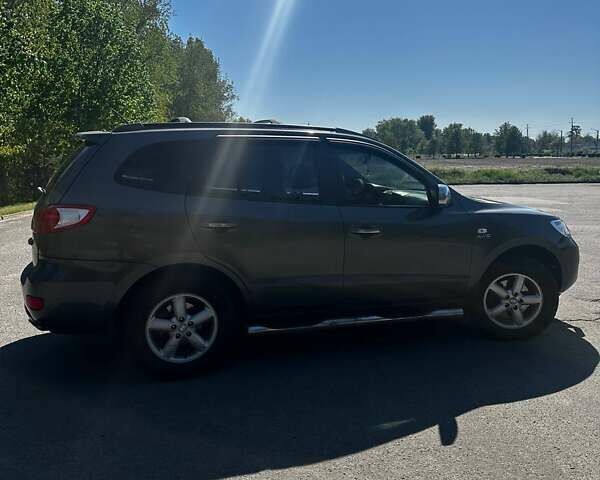 Серый Хендай Санта Фе, объемом двигателя 2.2 л и пробегом 241 тыс. км за 8900 $, фото 2 на Automoto.ua