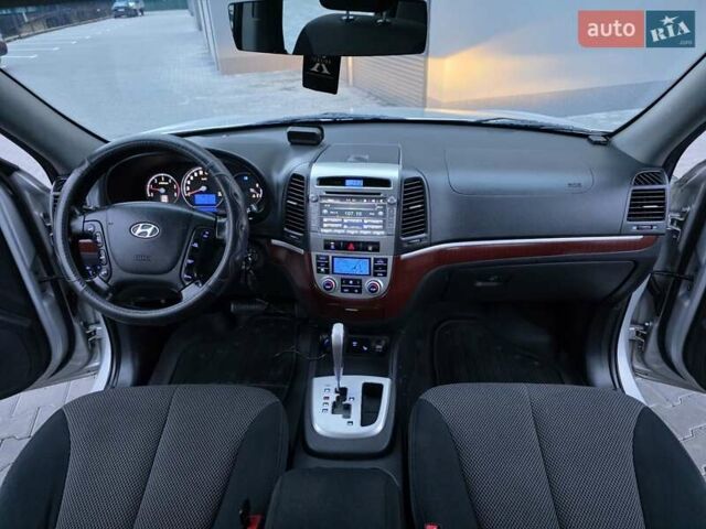 Серый Хендай Санта Фе, объемом двигателя 2.2 л и пробегом 251 тыс. км за 9333 $, фото 43 на Automoto.ua