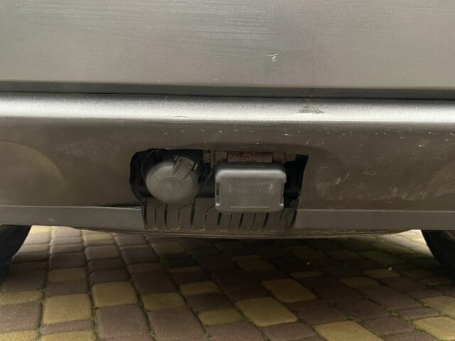 Серый Хендай Санта Фе, объемом двигателя 2.2 л и пробегом 268 тыс. км за 9000 $, фото 19 на Automoto.ua