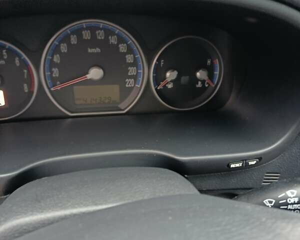 Сірий Хендай Санта Фе, об'ємом двигуна 2.66 л та пробігом 415 тис. км за 8400 $, фото 6 на Automoto.ua