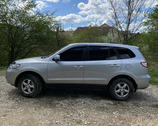 Серый Хендай Санта Фе, объемом двигателя 2.7 л и пробегом 245 тыс. км за 8800 $, фото 8 на Automoto.ua