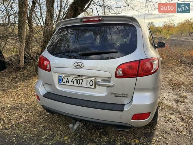 Серый Хендай Санта Фе, объемом двигателя 2.2 л и пробегом 232 тыс. км за 10500 $, фото 7 на Automoto.ua