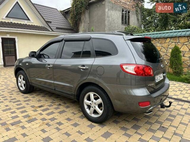 Серый Хендай Санта Фе, объемом двигателя 2.19 л и пробегом 320 тыс. км за 10300 $, фото 2 на Automoto.ua