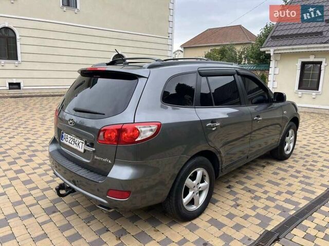 Серый Хендай Санта Фе, объемом двигателя 2.19 л и пробегом 320 тыс. км за 10300 $, фото 4 на Automoto.ua