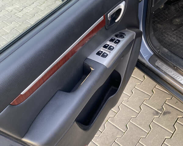 Серый Хендай Санта Фе, объемом двигателя 2.19 л и пробегом 334 тыс. км за 10000 $, фото 22 на Automoto.ua