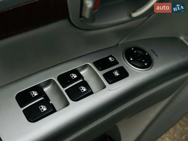 Серый Хендай Санта Фе, объемом двигателя 2.66 л и пробегом 174 тыс. км за 8700 $, фото 27 на Automoto.ua