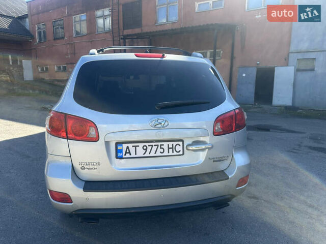 Серый Хендай Санта Фе, объемом двигателя 2.19 л и пробегом 301 тыс. км за 8500 $, фото 19 на Automoto.ua
