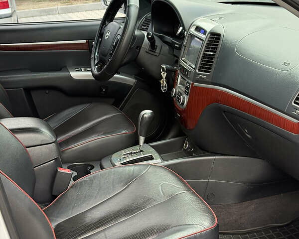 Сірий Хендай Санта Фе, об'ємом двигуна 2.2 л та пробігом 257 тис. км за 9650 $, фото 46 на Automoto.ua