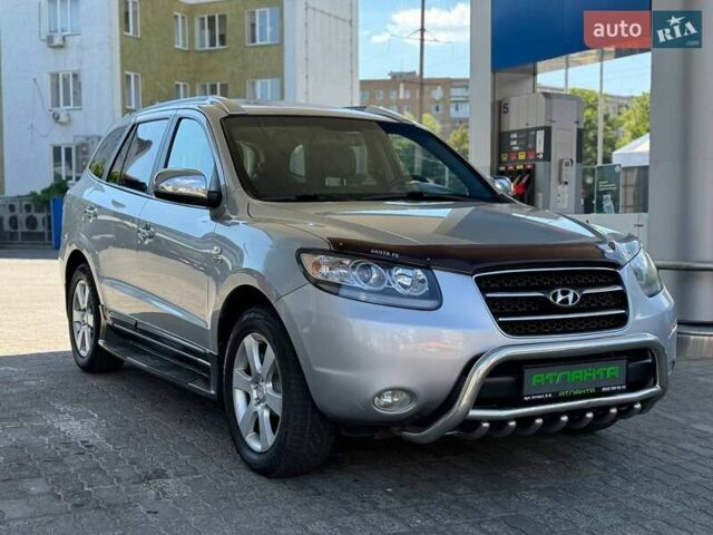 Серый Хендай Санта Фе, объемом двигателя 2.2 л и пробегом 120 тыс. км за 9900 $, фото 1 на Automoto.ua