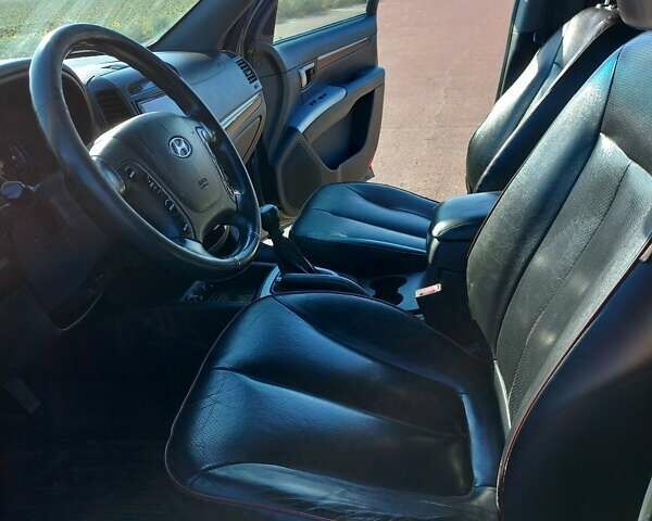 Серый Хендай Санта Фе, объемом двигателя 2.7 л и пробегом 197 тыс. км за 8600 $, фото 27 на Automoto.ua