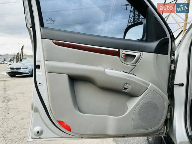 Серый Хендай Санта Фе, объемом двигателя 2.66 л и пробегом 174 тыс. км за 8700 $, фото 16 на Automoto.ua