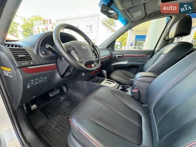 Серый Хендай Санта Фе, объемом двигателя 2.2 л и пробегом 120 тыс. км за 9900 $, фото 11 на Automoto.ua
