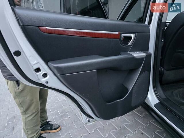 Серый Хендай Санта Фе, объемом двигателя 2.2 л и пробегом 251 тыс. км за 9333 $, фото 53 на Automoto.ua