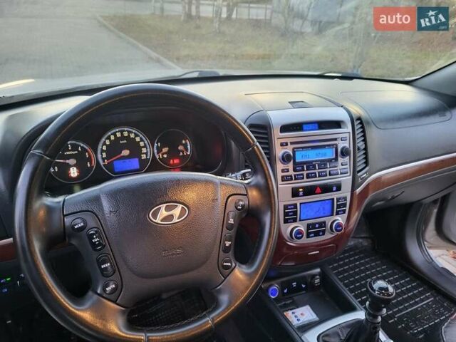 Серый Хендай Санта Фе, объемом двигателя 2.19 л и пробегом 302 тыс. км за 9990 $, фото 118 на Automoto.ua