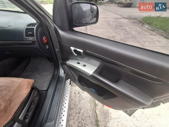 Сірий Хендай Санта Фе, об'ємом двигуна 2.2 л та пробігом 304 тис. км за 9600 $, фото 17 на Automoto.ua