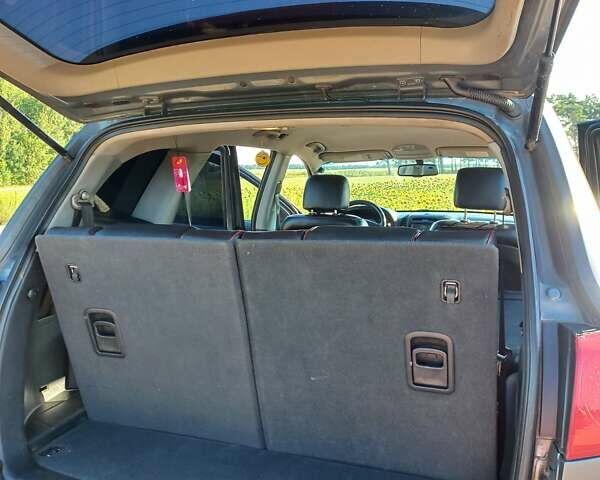 Серый Хендай Санта Фе, объемом двигателя 2.7 л и пробегом 197 тыс. км за 8600 $, фото 23 на Automoto.ua