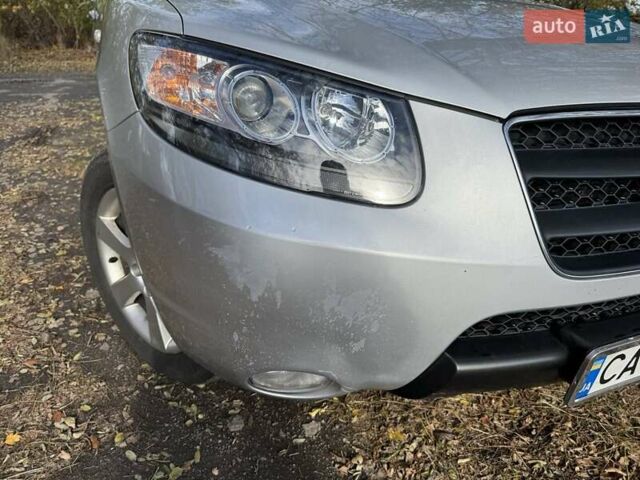 Серый Хендай Санта Фе, объемом двигателя 2.2 л и пробегом 232 тыс. км за 10500 $, фото 2 на Automoto.ua