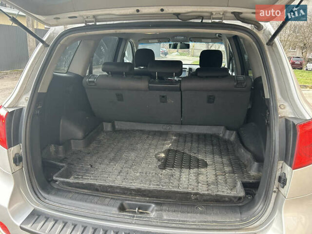 Серый Хендай Санта Фе, объемом двигателя 2.19 л и пробегом 249 тыс. км за 8300 $, фото 16 на Automoto.ua