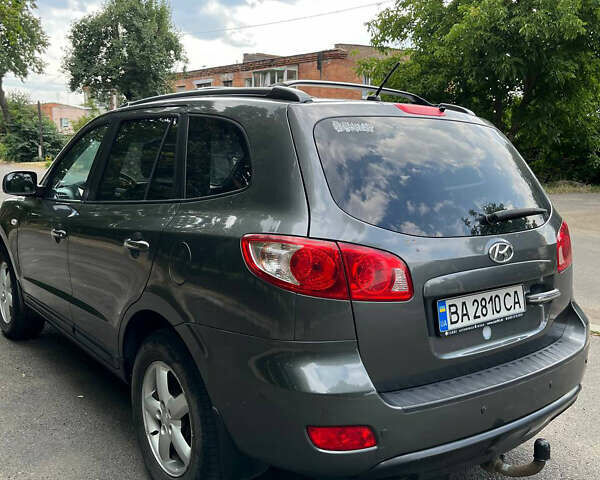 Серый Хендай Санта Фе, объемом двигателя 2.19 л и пробегом 285 тыс. км за 9800 $, фото 3 на Automoto.ua