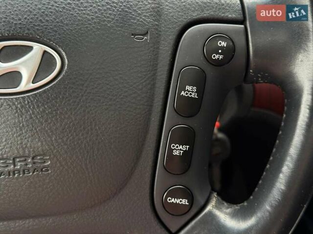 Сірий Хендай Санта Фе, об'ємом двигуна 2.19 л та пробігом 284 тис. км за 8400 $, фото 37 на Automoto.ua