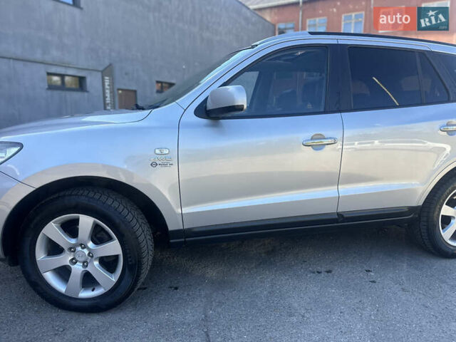 Серый Хендай Санта Фе, объемом двигателя 2.19 л и пробегом 301 тыс. км за 8500 $, фото 11 на Automoto.ua