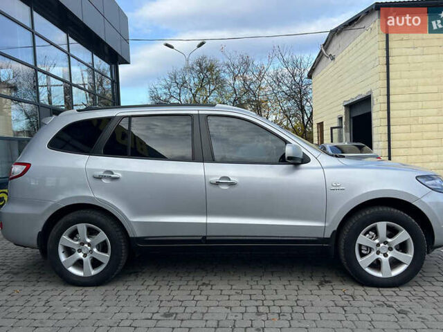 Серый Хендай Санта Фе, объемом двигателя 2.19 л и пробегом 253 тыс. км за 11500 $, фото 7 на Automoto.ua