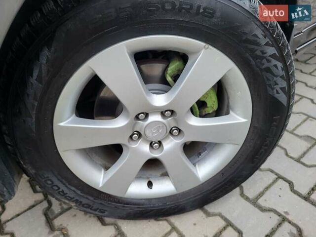 Серый Хендай Санта Фе, объемом двигателя 2.2 л и пробегом 233 тыс. км за 8999 $, фото 87 на Automoto.ua