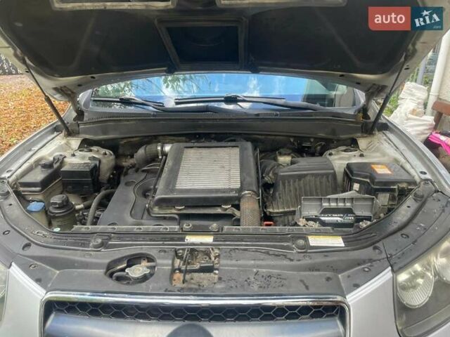 Серый Хендай Санта Фе, объемом двигателя 2.19 л и пробегом 297 тыс. км за 8600 $, фото 12 на Automoto.ua