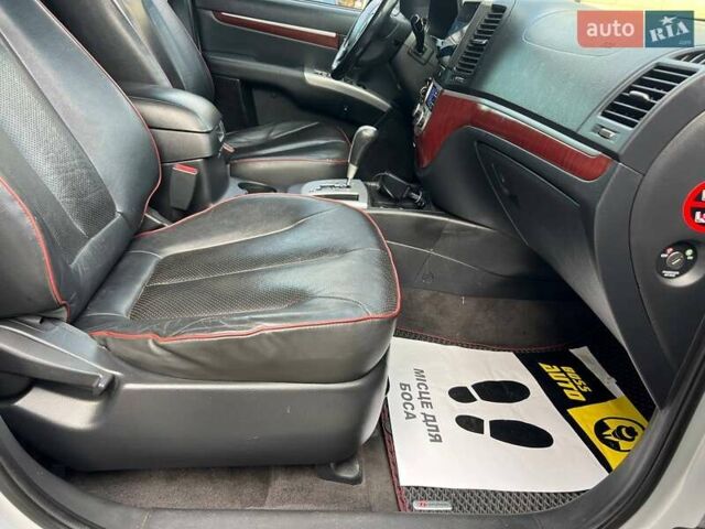 Серый Хендай Санта Фе, объемом двигателя 2.19 л и пробегом 253 тыс. км за 11500 $, фото 22 на Automoto.ua