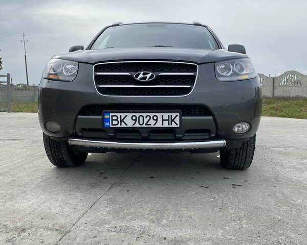 Сірий Хендай Санта Фе, об'ємом двигуна 2.19 л та пробігом 234 тис. км за 9200 $, фото 1 на Automoto.ua