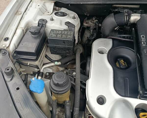 Сірий Хендай Санта Фе, об'ємом двигуна 2.2 л та пробігом 208 тис. км за 8650 $, фото 18 на Automoto.ua