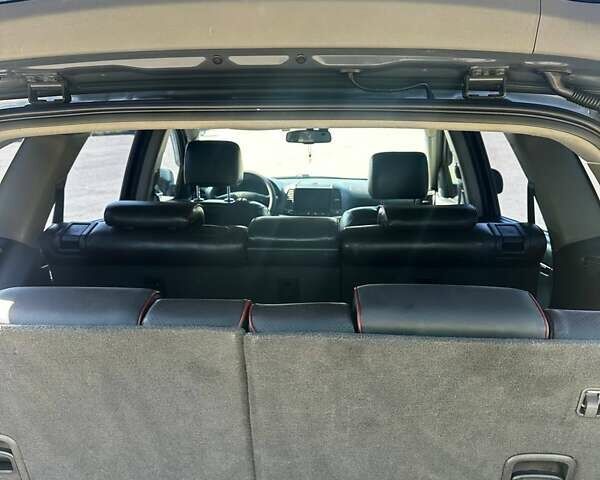 Серый Хендай Санта Фе, объемом двигателя 2.2 л и пробегом 241 тыс. км за 8900 $, фото 7 на Automoto.ua