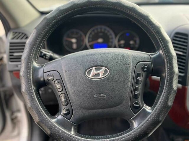 Серый Хендай Санта Фе, объемом двигателя 2.2 л и пробегом 254 тыс. км за 11300 $, фото 10 на Automoto.ua