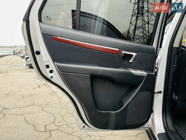 Серый Хендай Санта Фе, объемом двигателя 2.19 л и пробегом 290 тыс. км за 8999 $, фото 17 на Automoto.ua