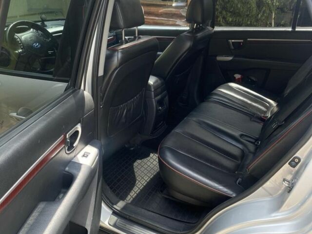 Серый Хендай Санта Фе, объемом двигателя 2.2 л и пробегом 293 тыс. км за 10200 $, фото 6 на Automoto.ua